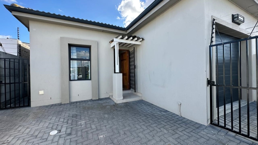 2 Bedroom Property for Sale in Parklands North Western Cape